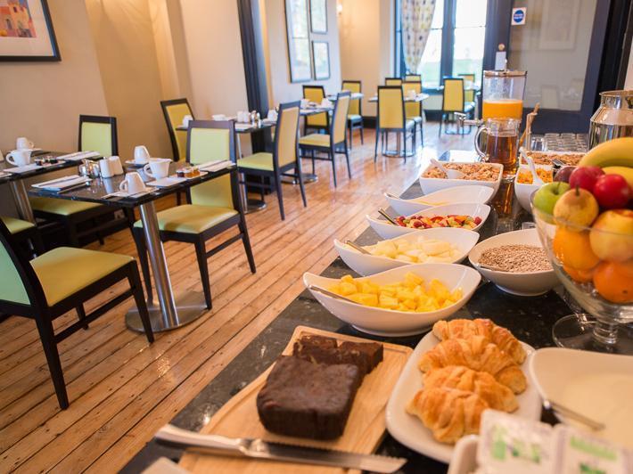 Hotel The Grafton Harrogate Zewnętrze zdjęcie Breakfast at the hotel